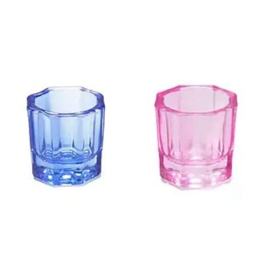 Glass cup for thinning dye