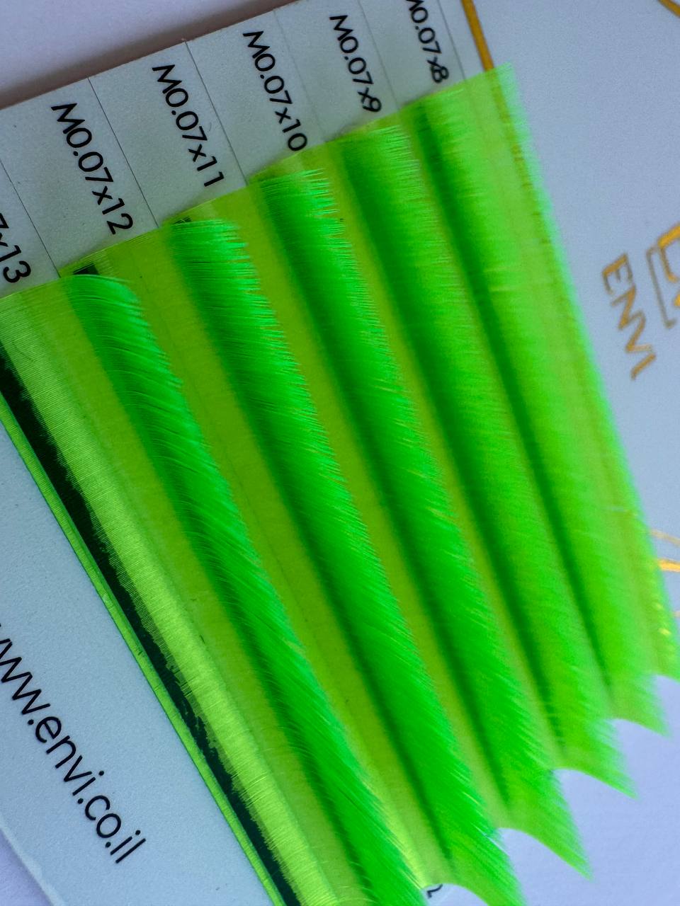 ריסים צבעוניים Envi (מיקס) Neon Green 6 שורות – תמונה 2